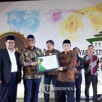 inisiatif-zakat-indonesia-raih-anugerah-laz-terbaik-2018