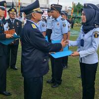 tiga-pegawai-lapas-gunung-sugih-terima-penghargaan