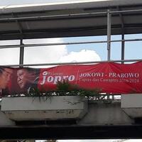 spanduk-relawan-jokowi-prabowo--jopro--terpasang-di-jpo-matraman