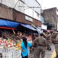 banyak-pedagang-dagang-di-trotoar-sandi-bilang-alhamdulillah