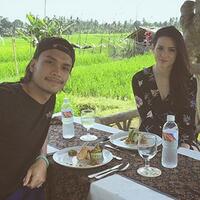 merasa-cocok-randy-pangalila-tidak-masalah-berpacaran-dengan-bule