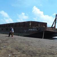 fahruji-tak-sempat-menolong-kakaknya-yang-terseret-di-bagian-bawah-tongkang