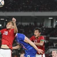 tak-kuasa-menahan-emosi-rezaldi-hehanussa-pukul-kepala-pemain-bahrain