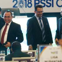 persija-vs-persib-diundur-petinggi-pssi-sampai-kena-semprotan-mario-gomez