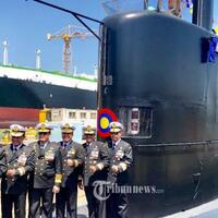 panglima-tni-serahkan-kri-ardadedali-404-ke-tni-al