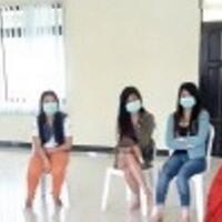 diberi-pencerahan-mahasiswi-yang-nyambi-bekerja-di-karaoke-ini-menangis