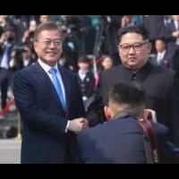 pertemuan-bersejarah-di-semenanjung-korea-kim-jong-un-bersalaman-dengan-moon-jae-in