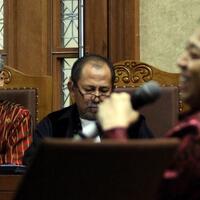 dokter-bimanesh-bongkar-alasan-menatap-tajam-setya-novanto-selama-persidangan