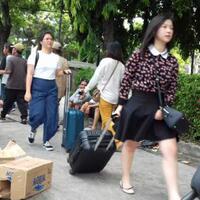 calon-penumpang-stasiun-gambir-harus-jalan-kaki-tembus-kemacetan-di-monas