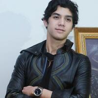 al-ghazali-gandengan-tangan-dengan-wanita-lain-alyssa-daguise-ngakak