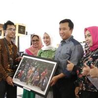 perempuan-ambon-berdaya-tinggi-tergambar-di-pameran-foto-konbes-fatayat-nu