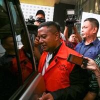 kpk-sita-uang-rp37-miliar-dari-rumah-orang-tua-mustofa