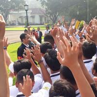 jokowi-ajak-siswa-osis-sma-keliling-istana-bogor