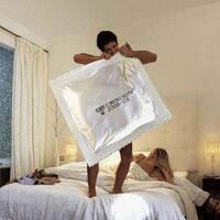 lomba-meniup-kondom-menjadi-balon-kamu-mau-coba