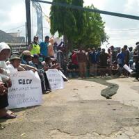 protes-penggunaan-sarkak-nelayan-sumenep-demonstrasi-di-kantor-dprd