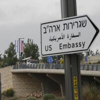 papan-penanda-kantor-kedutaan-as-mulai-dipasang-di-yerusalem