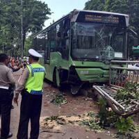 polisi-tahan-sopir-bus-transj-yang-alami-kecelakaan-di-simprug