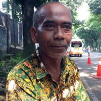 mr-nanang-mahir-bahasa-asing-karena-turis-bule-di-indonesia