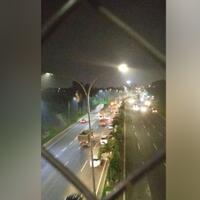 pria-yang-gantung-diri-di-lampu-jalan-tol-pasar-rebo-dievakuasi