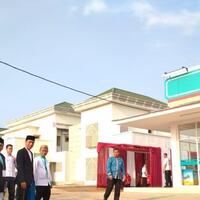 pakai-sarung-jas-dan-peci-jokowi-resmikan-umat-mart