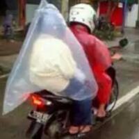 5-jas-hujan-keren-yang-bisa-kamu-beli