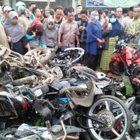 kecelakaan-maut-di-bumiayu-brebes-saat-warga-ngabuburit-bangkai-motor-menumpuk