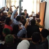 hitler-dikeroyok-massa-gara-gara-meme-amien-rais-habib-rizieq