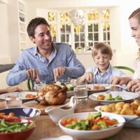 ternyata-makan-sambil-diselingi-minum-itu-berbahaya-gan