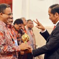 anies-ungkap-3-hal-yang-buat-dki-raih-penghargaan-uhc-award-dari-jokowi