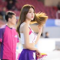 masuk-gan-cheerleader-ini-bikin-laki-laki-terpesona-sekaligus-kebingungan