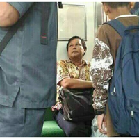 tak-cuma-mirip-soeharto-ada-juga-yang-bak-jokowi--prabowo-di-krl