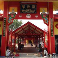 peringatan-waisak-di-klenteng-ancol-jadi-ladang-rezeki-pengemis