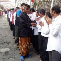 di-desa-ini-muslim-dan-nasrani-datangi-vihara-ucapkan-waisak