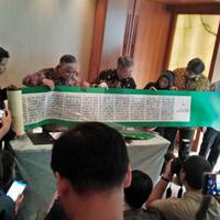 indonesia-terima-alquran-bersulam-terbesar-di-dunia