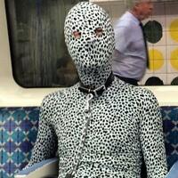 gaya-berpenampilan-tidak-biasa-di-tempat-umum-begini-penampakannya