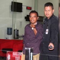 kpk-tetapkan-bupati-purbalingga-tersangka-suap