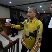 eks-ketua-pengadilan-tinggi-manado-divonis-6-tahun-bui