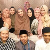 dahsyat-seleb-indonesia-tunggu-buka-puasa-bareng-ustadz-abdul-somad-dan-felix-siauw