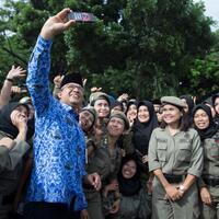 anies-kerahkan-300-satpol-pp-segel-bangunan-di-pulau-reklamasi