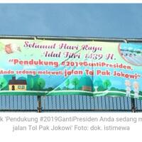 ramai-spanduk--jalan-tol-pak-jokowi--bertebaran-saat-mudik