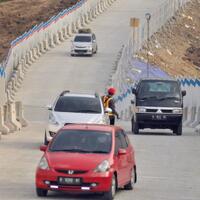 viral-video-kendaraan-pemudik-mogok-lewati-tanjakan-50-derajat-di-tol-salatiga-kartas