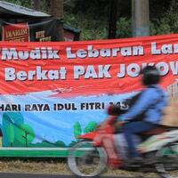 muncul-spanduk--mudik-libur-lebaran-lancar-berkat-pak-jokowi--di-nagreg