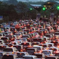 macet-sepanjang-14-km-di-tol-cipali