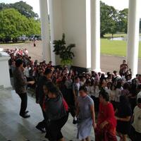 ribuan-masyarakat--serbu--open-house-jokowi