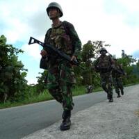 seorang-anggota-tni-ditembak-kelompok-bersenjata-di-papua