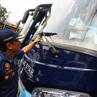 po-bus-keluhkan-pungli-parkir-inap-di-terminal-pondok-cabe