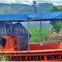 speedboat-bnpb-mangkrak-di-pinggiran-danau-toba