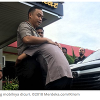 mobil-yang-dirampok-kembali-sopir-taksi-online-ini-menangis-sampai-peluk-polisi