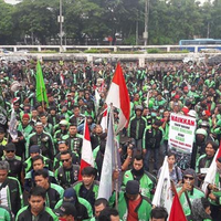 ojek-quotonlinequot-ditolak-sebagai-angkutan-umum-jokowi-akan-digugat