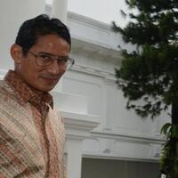 sandiaga-bela-jakmania-soal-pemukulan-anak-menpora